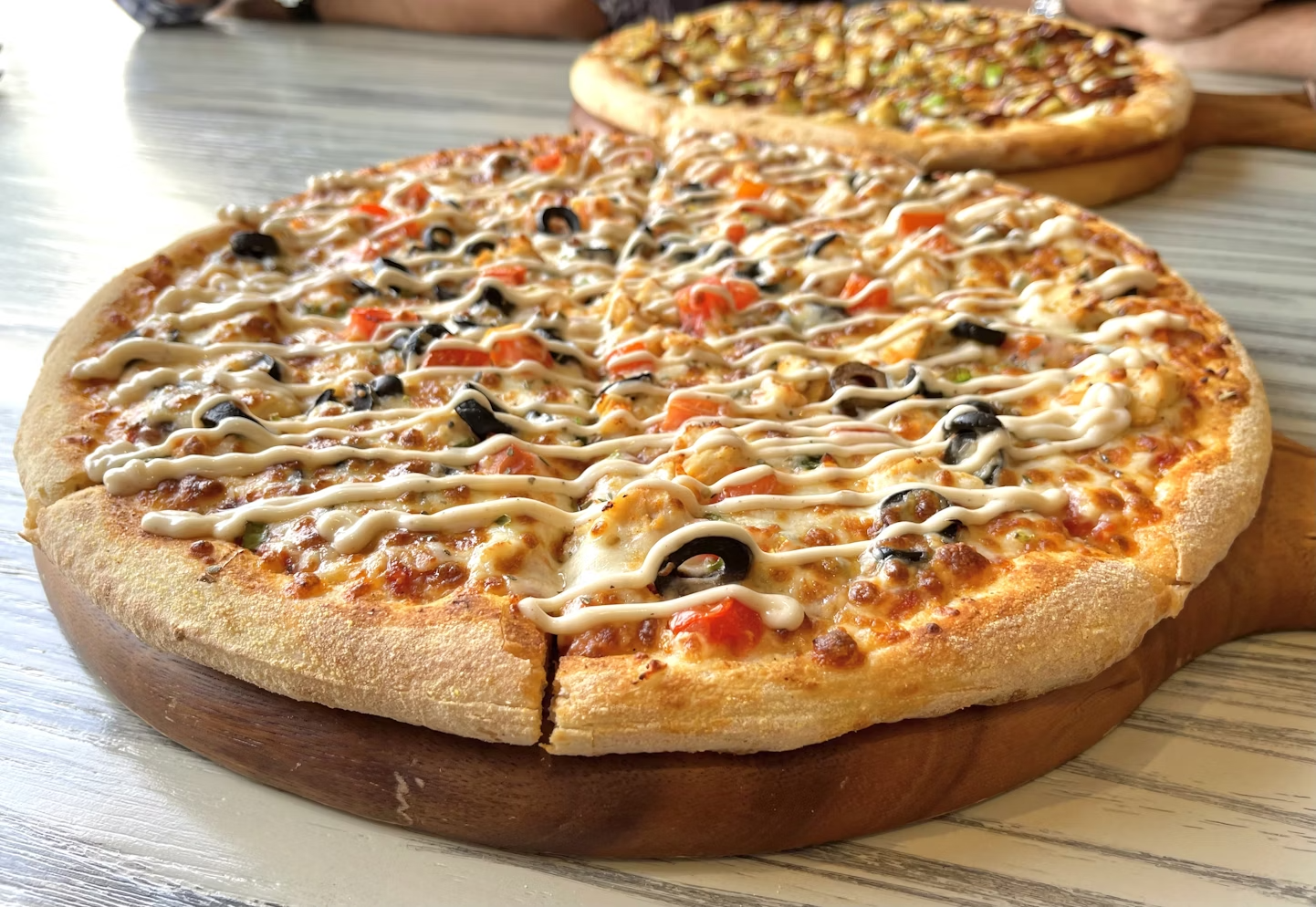 Delicious Chicken Pizza: An explosion of flavor! - Tasty Food Ebook